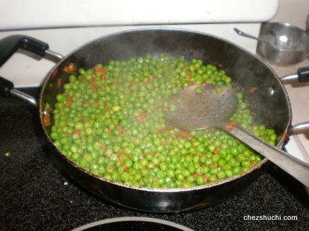 peas cooking for gobhi aloo